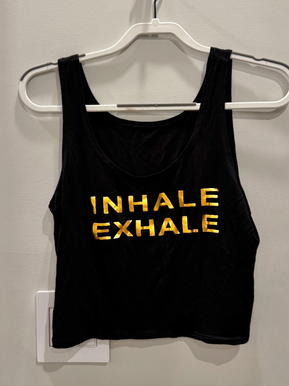 EMILY HSU Black Inhale Exhale Graphic Cropped Yoga Tank Top Gold Foil Size S